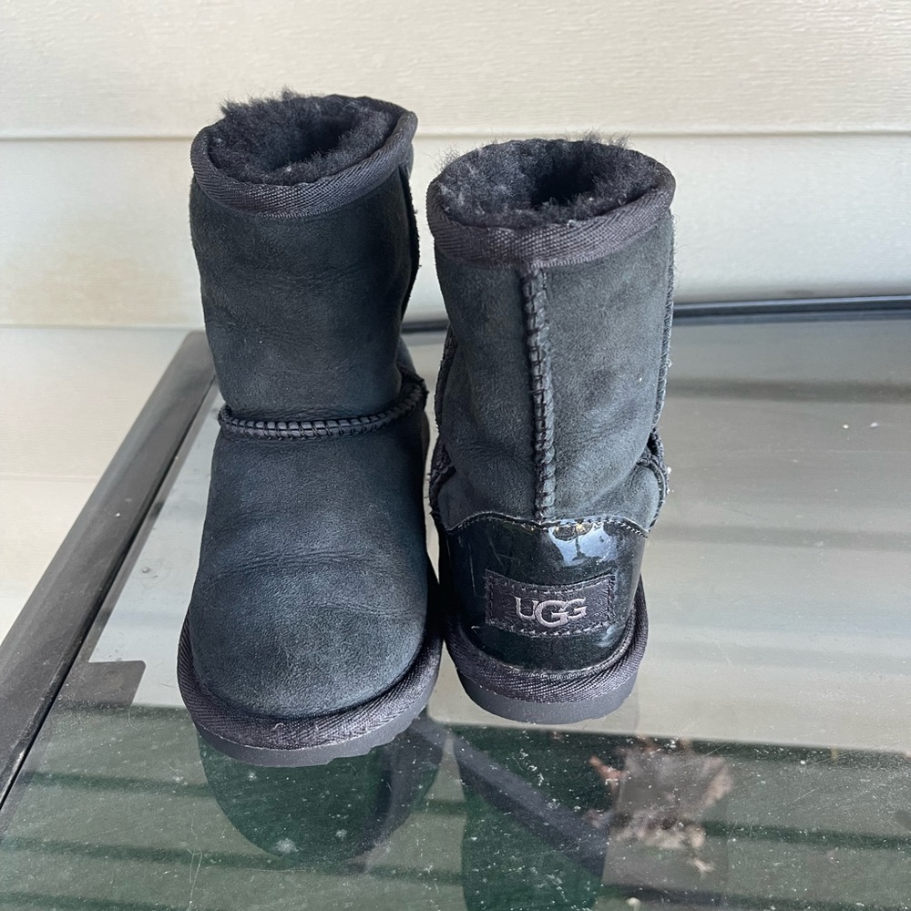 UGG SIZE 11 US uk 10  kids Black Shearling Boots